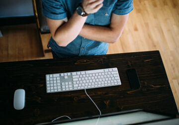 macbook-table